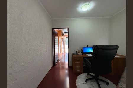 Casa à venda com 183m², 3 quartos e 2 vagasEscritório/ corredor acesso aos dormitórios 