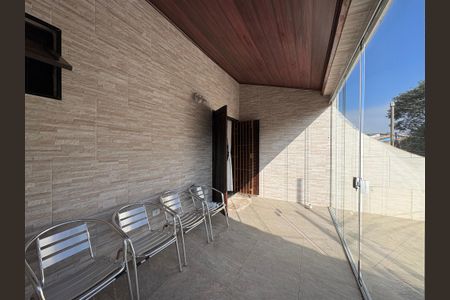 Casa à venda com 183m², 3 quartos e 2 vagasVaranda