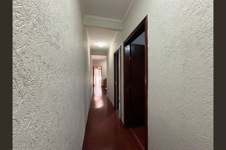 Casa à venda com 183m², 3 quartos e 2 vagasEscritório/ corredor acesso aos dormitórios 