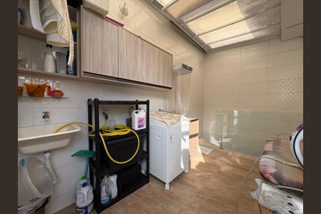 Casa à venda com 183m², 3 quartos e 2 vagasLavanderia