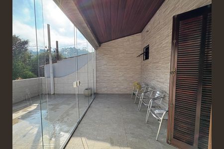Casa à venda com 183m², 3 quartos e 2 vagasVaranda