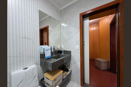 Casa à venda com 183m², 3 quartos e 2 vagasBanheiro da Suíte