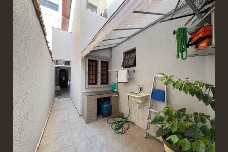 Casa à venda com 183m², 3 quartos e 2 vagasCorredor