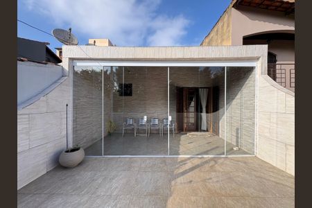 Casa à venda com 183m², 3 quartos e 2 vagasVaranda