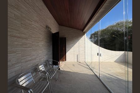 Casa à venda com 183m², 3 quartos e 2 vagasVaranda