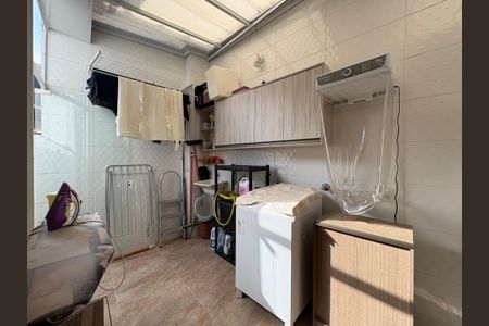 Casa à venda com 183m², 3 quartos e 2 vagasLavanderia