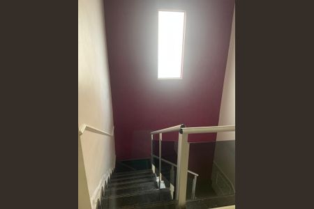 Escada de casa para alugar com 4 quartos, 140m² em Morada Nova, Contagem