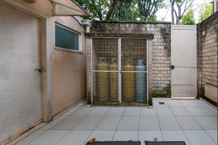 Casa à venda com 700m², 4 quartos e 6 vagas Casa à venda com 700m², 4 quartos e 6 vagasÁrea de Serviço