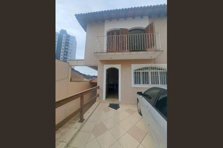 Casa para alugar com 160m², 4 quartos e 4 vagas Casa para alugar com 160m², 4 quartos e 4 vagasFachada