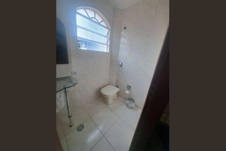 Casa para alugar com 160m², 4 quartos e 4 vagas Casa para alugar com 160m², 4 quartos e 4 vagasBanheiro 1