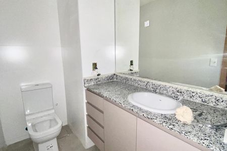 Apartamento para alugar com 191m², 4 quartos e 2 vagasBanheiro da Suíte 1
