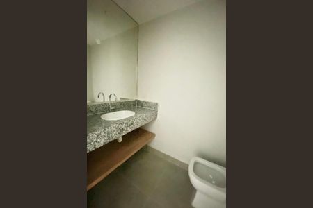 Apartamento para alugar com 191m², 4 quartos e 2 vagasBanheiro social