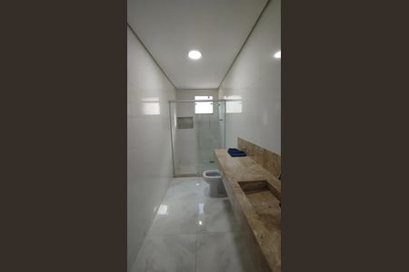 Banheiro de casa para alugar com 2 quartos, 111m² em Jardim Montanhês, Belo Horizonte