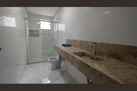 Banheiro de casa para alugar com 2 quartos, 111m² em Jardim Montanhês, Belo Horizonte