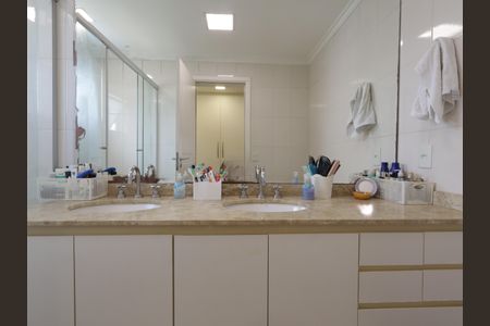 Apartamento à venda com 177m², 4 quartos e 3 vagasBanheiro da Suíte 3