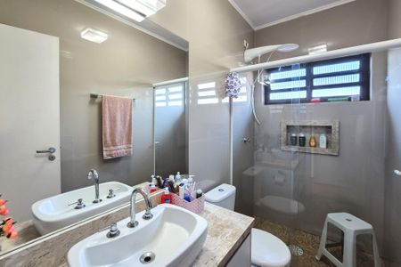 Casa à venda com 189m², 3 quartos e 3 vagasBanheiro da Suíte
