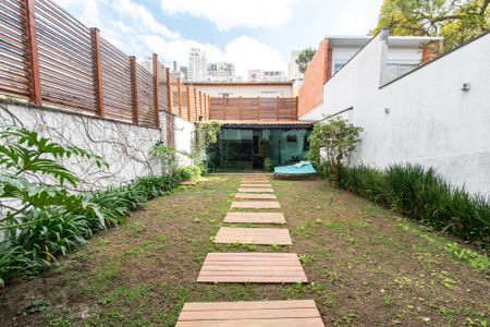 Casa à venda com 300m², 3 quartos e 4 vagasQuintal