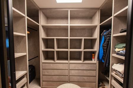 Casa à venda com 300m², 3 quartos e 4 vagasCloset da suíte