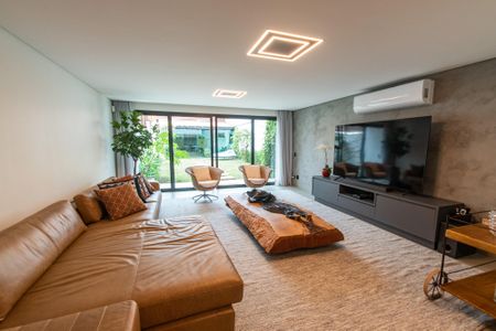 Sala de casa à venda com 3 quartos, 300m² em Vila Mariana, São Paulo