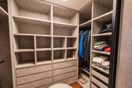 Casa à venda com 300m², 3 quartos e 4 vagasCloset da suíte