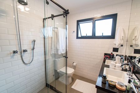 Casa à venda com 300m², 3 quartos e 4 vagasBanheiro da Suíte