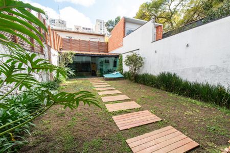 Casa à venda com 300m², 3 quartos e 4 vagasQuintal