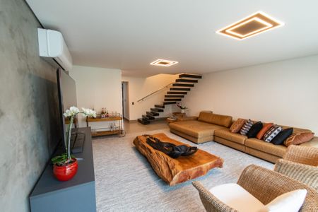 Sala de casa à venda com 3 quartos, 300m² em Vila Mariana, São Paulo