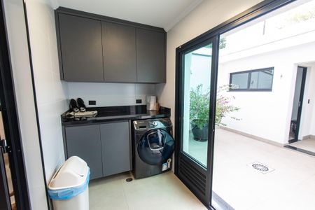 Casa à venda com 300m², 3 quartos e 4 vagasÁrea de serviço