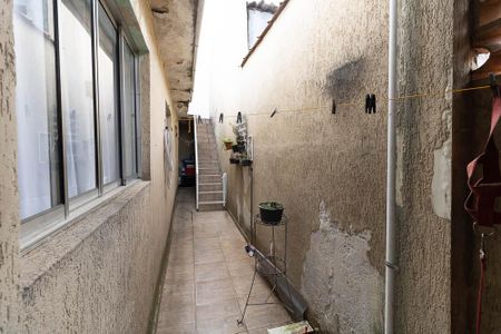 Casa à venda com 110m², 2 quartos e 2 vagasCorredor Lateral