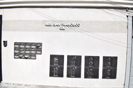 Casa de condomínio à venda com 60m², 2 quartos e 1 vaga Casa de condomínio à venda com 60m², 2 quartos e 1 vagaFachada