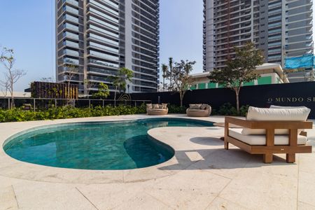 Apartamento à venda com 330m², 4 quartos e 4 vagasÁrea comum - Piscina