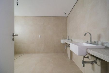 Apartamento à venda com 330m², 4 quartos e 4 vagasBanheiro da Suíte 1