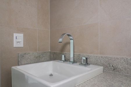 Apartamento à venda com 330m², 4 quartos e 4 vagasBanheiro da Suíte 3