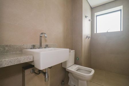 Apartamento à venda com 330m², 4 quartos e 4 vagasBanheiro da Suíte 3