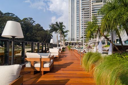 Apartamento à venda com 330m², 4 quartos e 4 vagasÁrea comum - Piscina