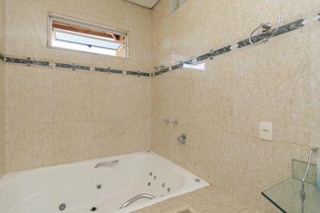 Casa à venda com 300m², 4 quartos e 3 vagas Casa à venda com 300m², 4 quartos e 3 vagasBanheiro da Suíte 2