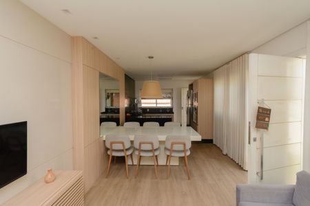 Casa à venda com 300m², 4 quartos e 3 vagas Casa à venda com 300m², 4 quartos e 3 vagasSala de Jantar