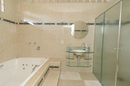 Casa à venda com 300m², 4 quartos e 3 vagas Casa à venda com 300m², 4 quartos e 3 vagasBanheiro da Suíte 2