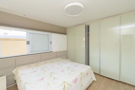 Casa à venda com 300m², 4 quartos e 3 vagas Casa à venda com 300m², 4 quartos e 3 vagasSuíte 2