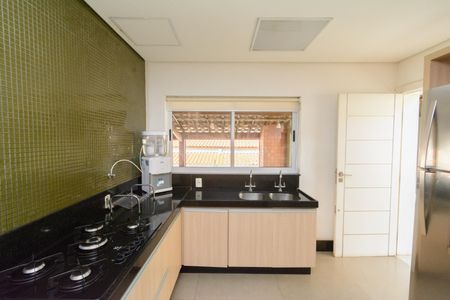 Casa à venda com 300m², 4 quartos e 3 vagas Casa à venda com 300m², 4 quartos e 3 vagasCozinha