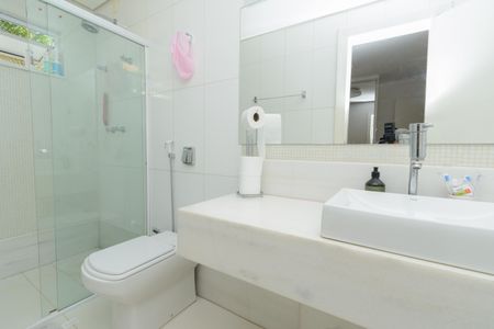 Casa à venda com 300m², 4 quartos e 3 vagas Casa à venda com 300m², 4 quartos e 3 vagasBanheiro da Suíte 1