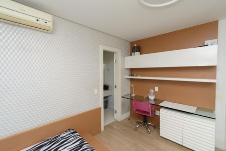 Casa à venda com 300m², 4 quartos e 3 vagas Casa à venda com 300m², 4 quartos e 3 vagasSuíte 1