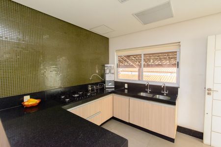 Casa à venda com 300m², 4 quartos e 3 vagas Casa à venda com 300m², 4 quartos e 3 vagasCozinha