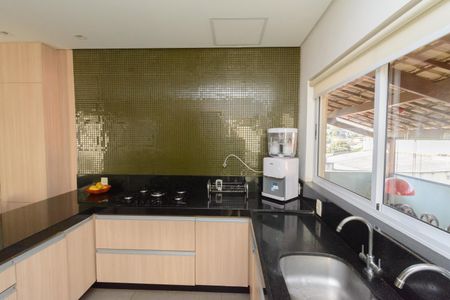 Casa à venda com 300m², 4 quartos e 3 vagas Casa à venda com 300m², 4 quartos e 3 vagasCozinha