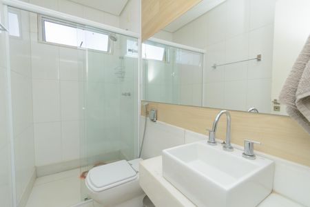 Casa à venda com 300m², 4 quartos e 3 vagas Casa à venda com 300m², 4 quartos e 3 vagasBanheiro Social