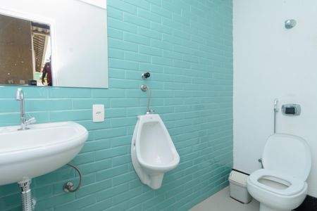 Casa à venda com 300m², 4 quartos e 3 vagas Casa à venda com 300m², 4 quartos e 3 vagasLavabo