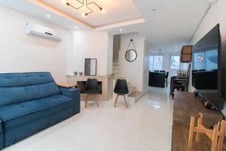 Sala de casa à venda com 3 quartos, 195m² em Guarujá, Porto Alegre