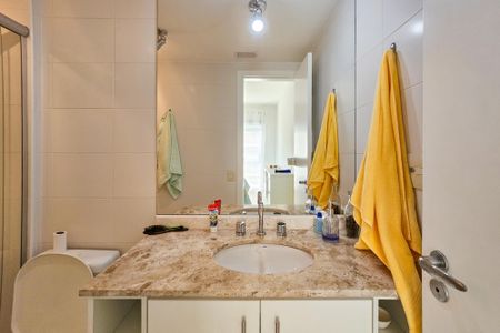Apartamento para alugar com 99m², 2 quartos e 2 vagasBanheiro da suíte