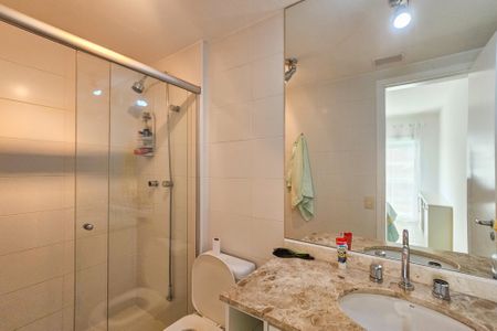 Apartamento para alugar com 99m², 2 quartos e 2 vagasBanheiro da suíte