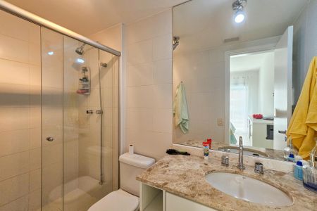 Apartamento para alugar com 99m², 2 quartos e 2 vagasBanheiro da suíte